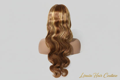 Perruque Waves lace frontale 13x4 cheveux péruviens boucles naturelles vue arrière